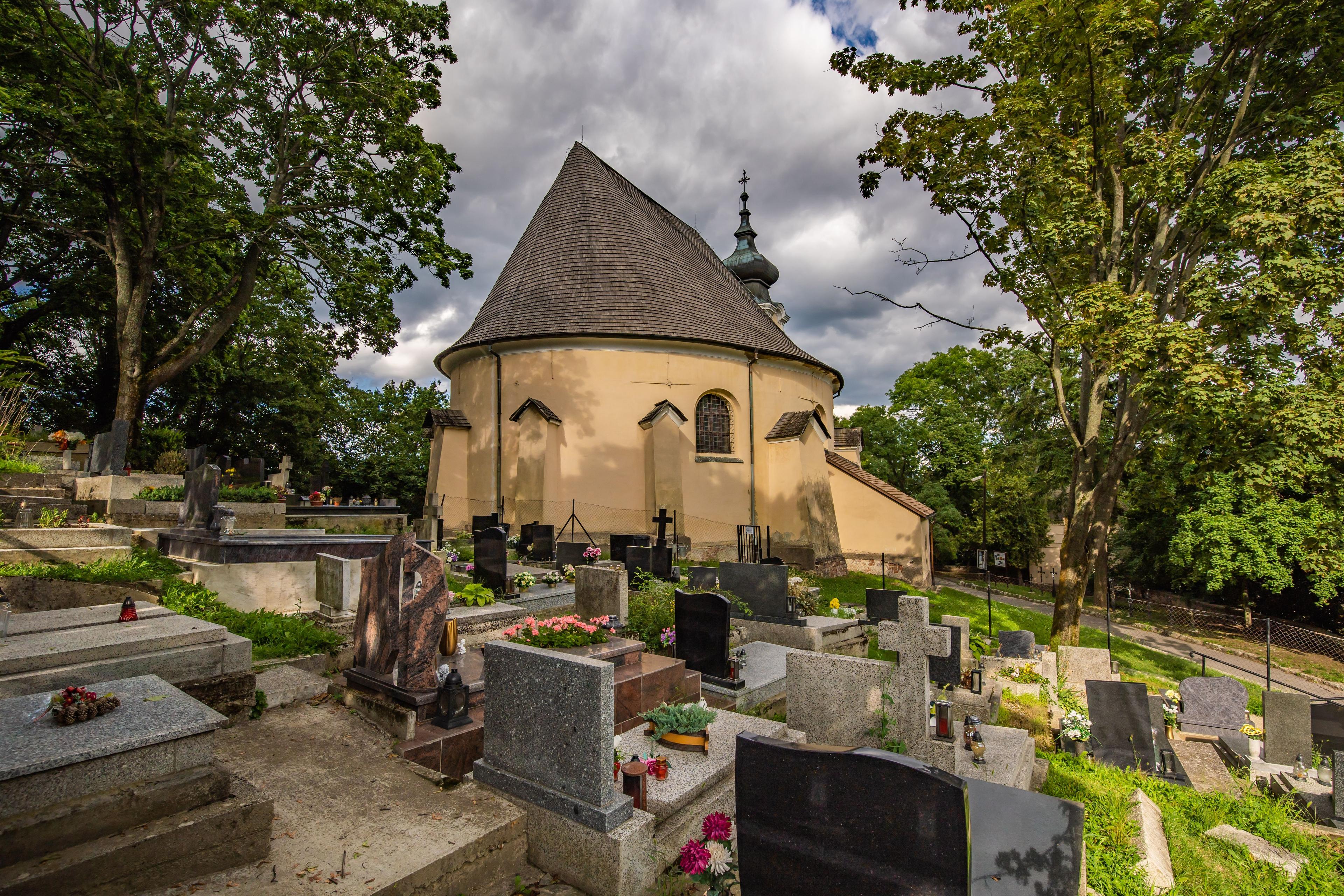 Cintorín Dúbravka pohľad na dom smútku
