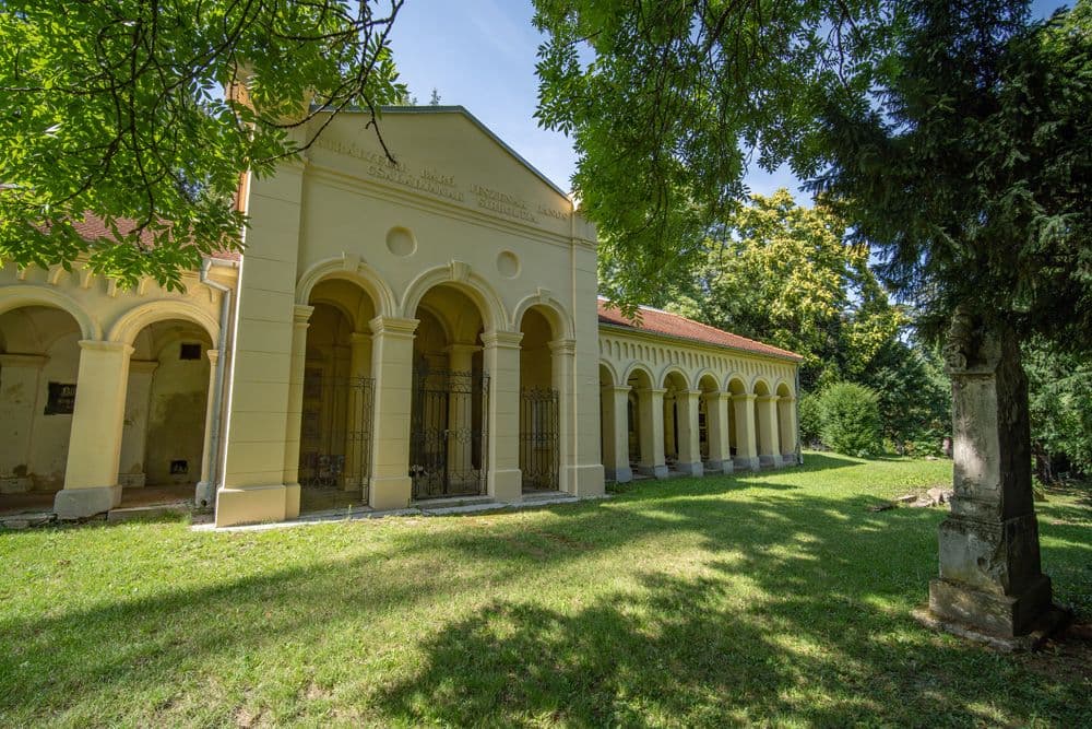 Cintorín Kozia brána historická budova